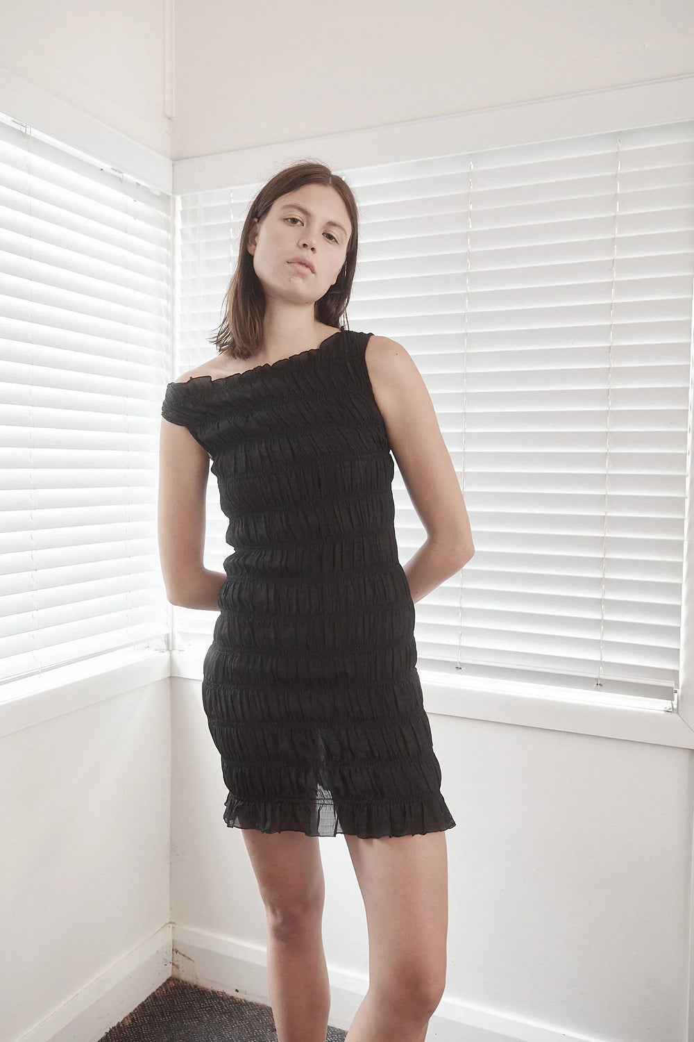 GATHERED MINI DRESS BLACK - DEL VILLAR