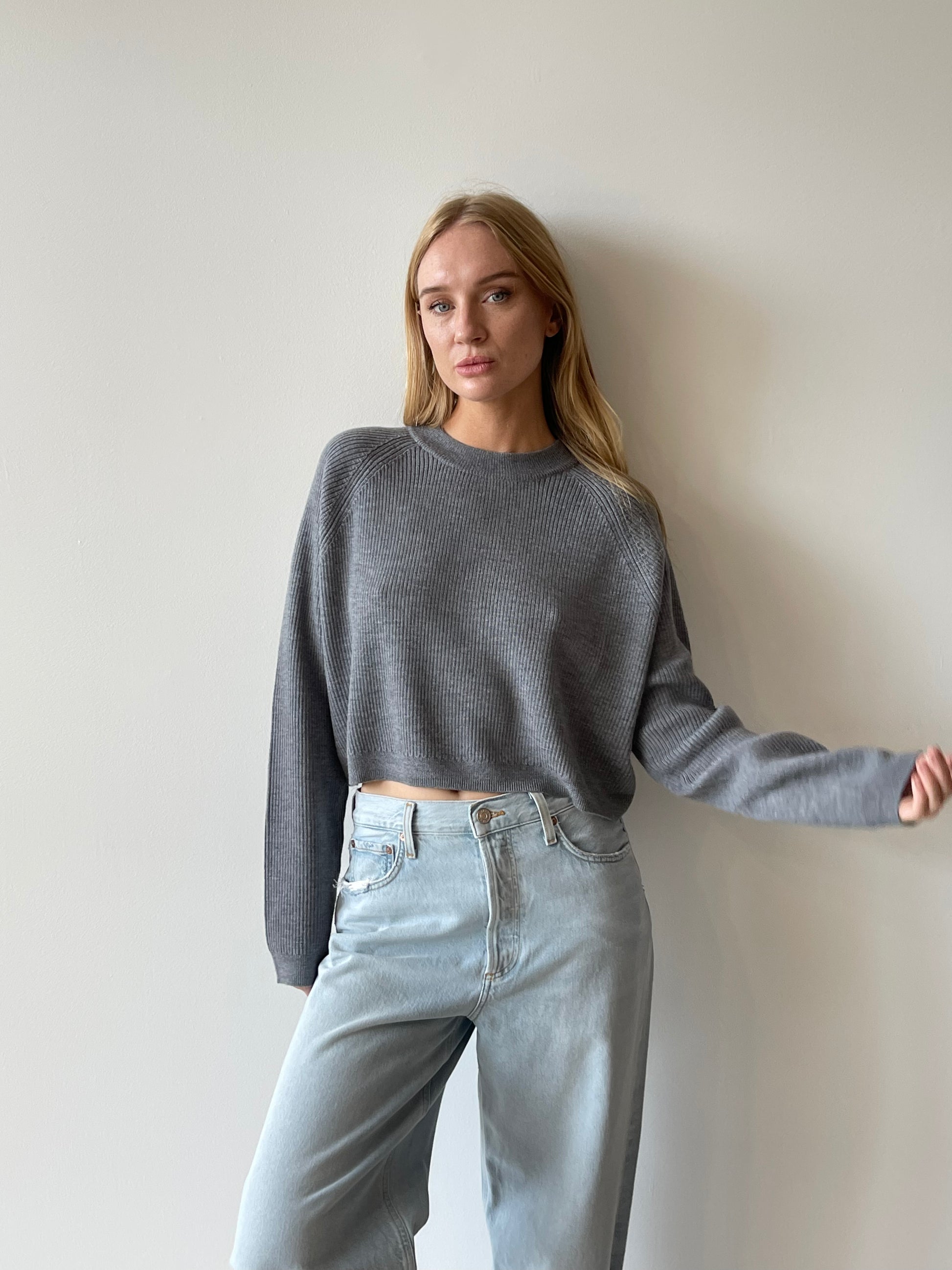 RIBBED CREW NECK CHARCOAL