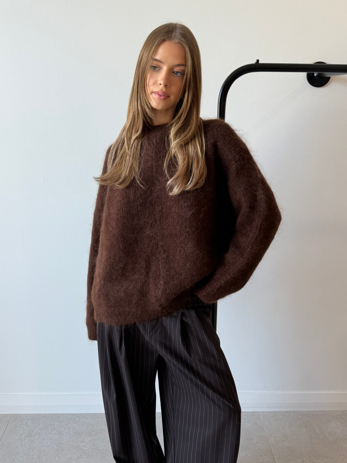 SCOTT CREW NECK COCOA BROWN - MR MITTENS