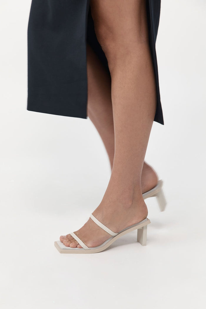 FINE STRAP HEEL COOL WHITE - ST.AGNI