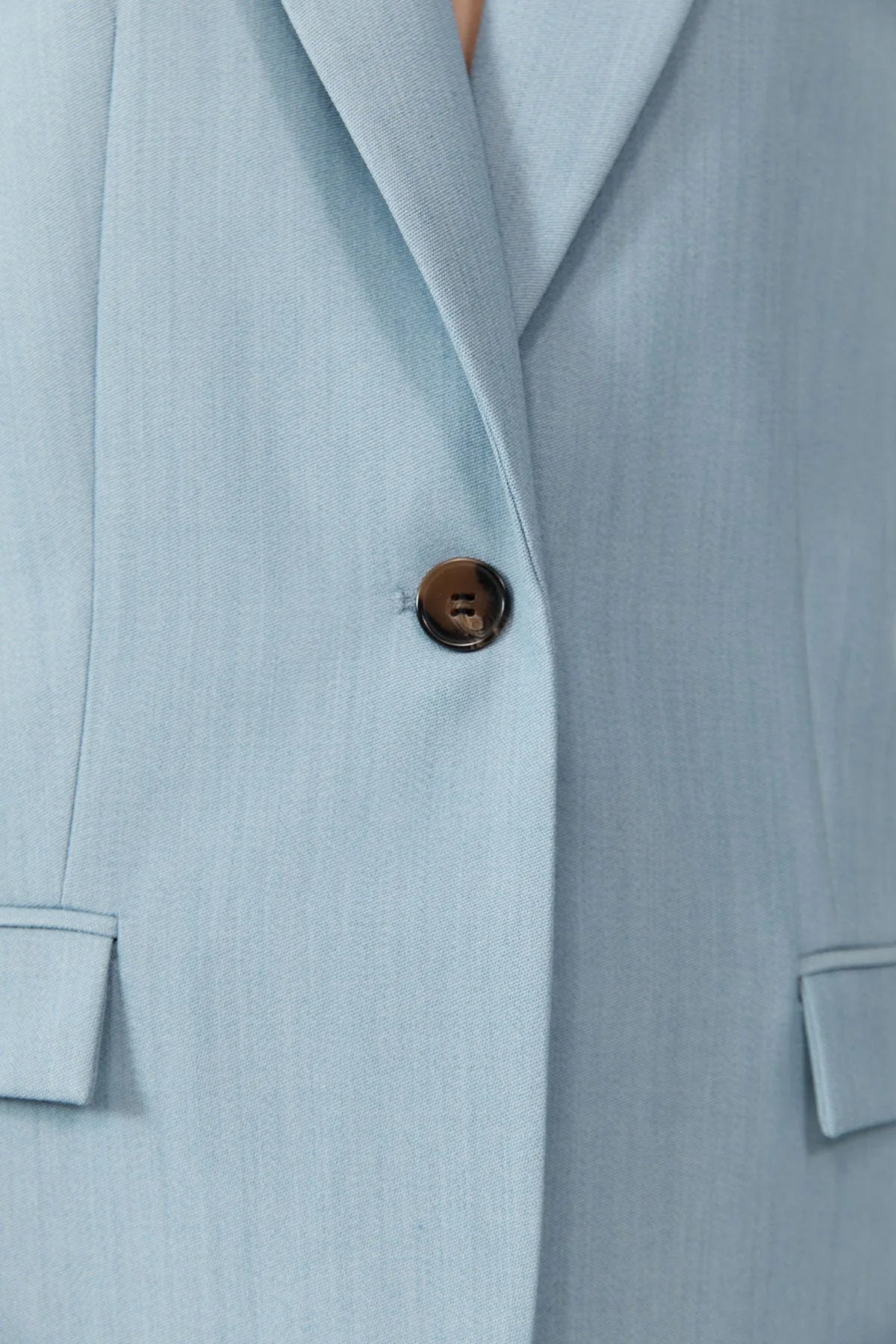 SINGLE BUTTON TAILORED BLAZER