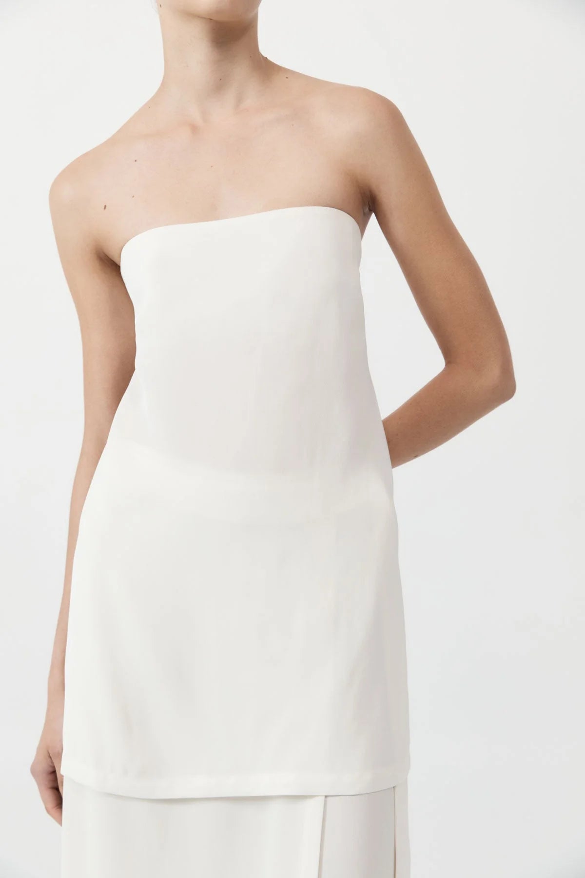STRAPLESS BUCKLE BACK TOP OFF WHITE