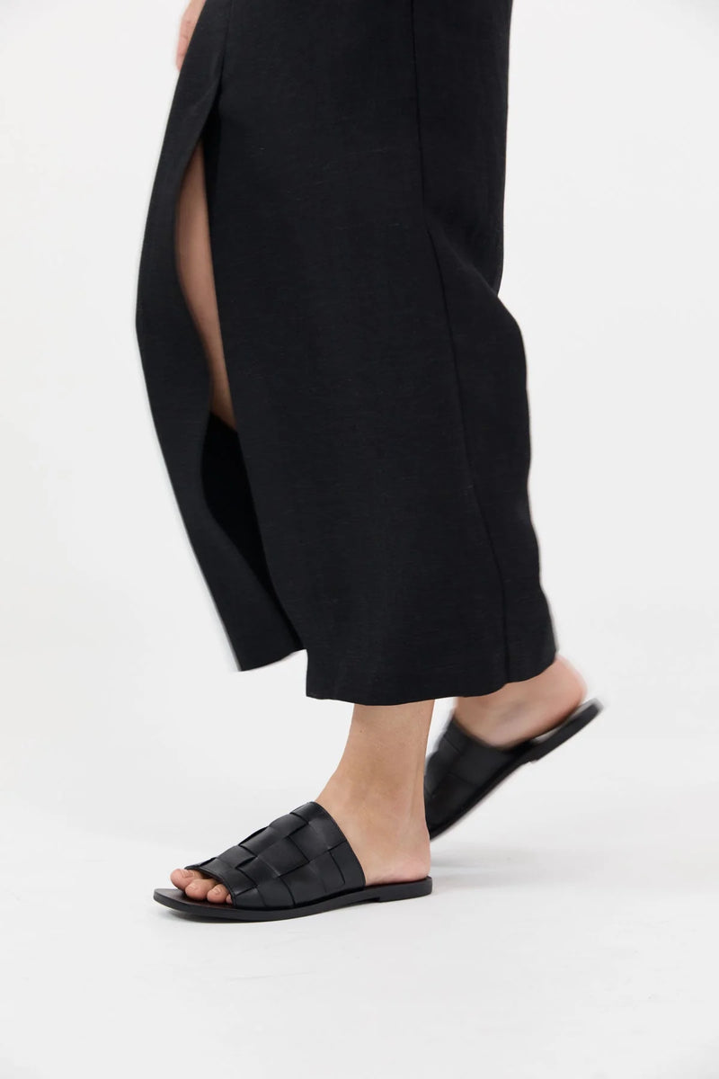 WOVEN FLATS BLACK - ST.AGNI