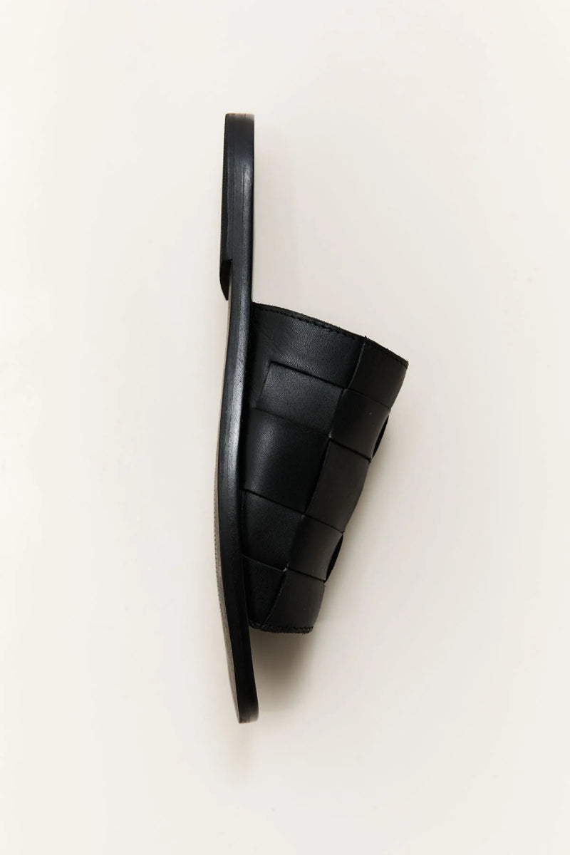 WOVEN FLATS BLACK - ST.AGNI