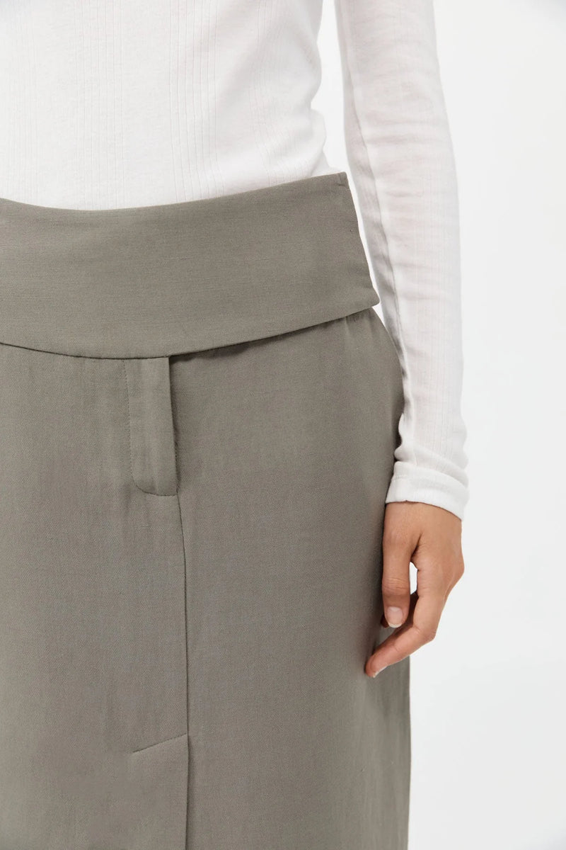 WIDE WAISTBAND COLUMN SKIRT SMOKEY OLIVE - ST.AGNI