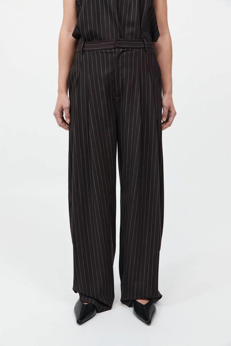 WOOL PINSTRIPE TAPERED PANTS MAHOGANY STRIPE - ST.AGNI