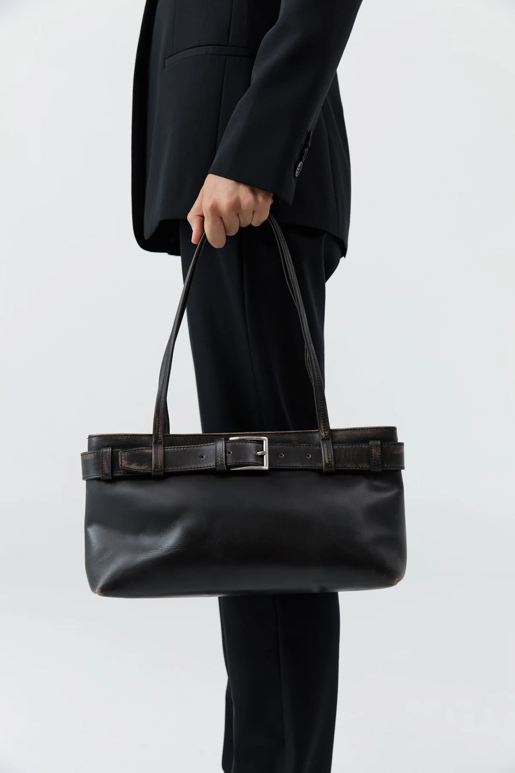 BRUSHED BELT DETAIL BAGUETTE BLACK