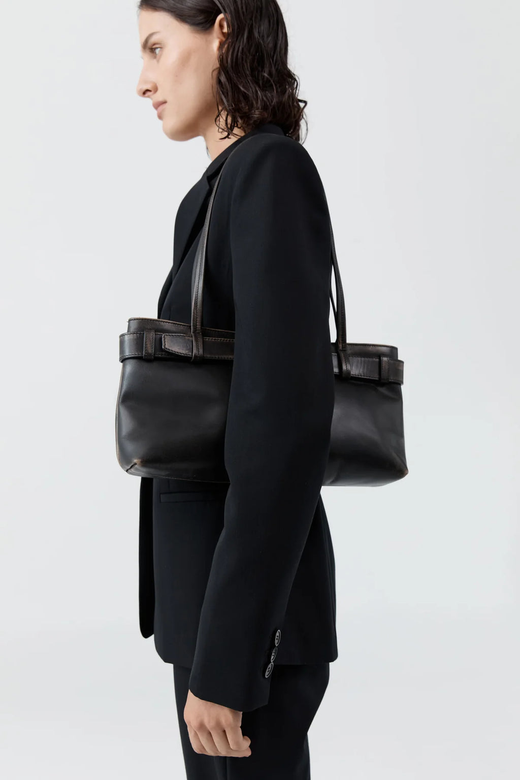 BRUSHED BELT DETAIL BAGUETTE BLACK