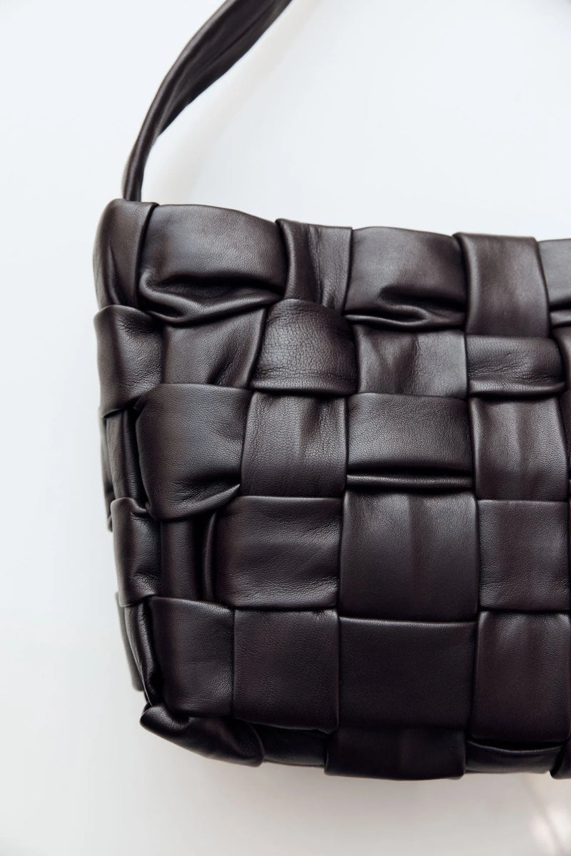 TEXTURED MINI WOVEN TOTE CHOCOLATE - ST.AGNI