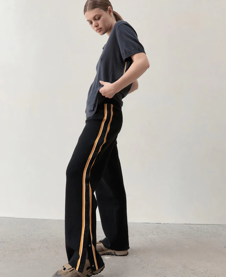 SIDE-SNAP TRACK PANT BLACK/TUMERIC