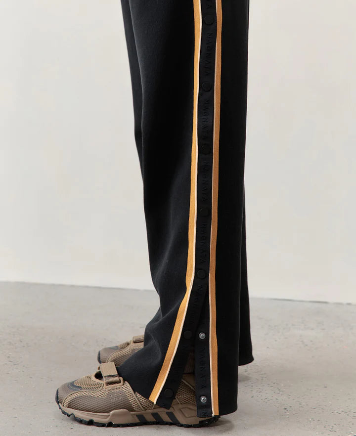 SIDE-SNAP TRACK PANT BLACK/TUMERIC