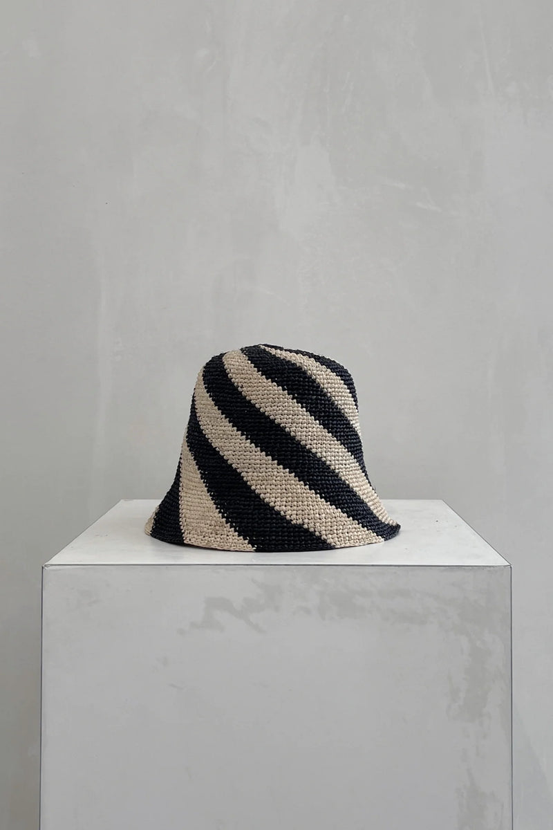 CYLA BUCKET HAT BLACK AND NATURAL SPIRAL - JACE BANU