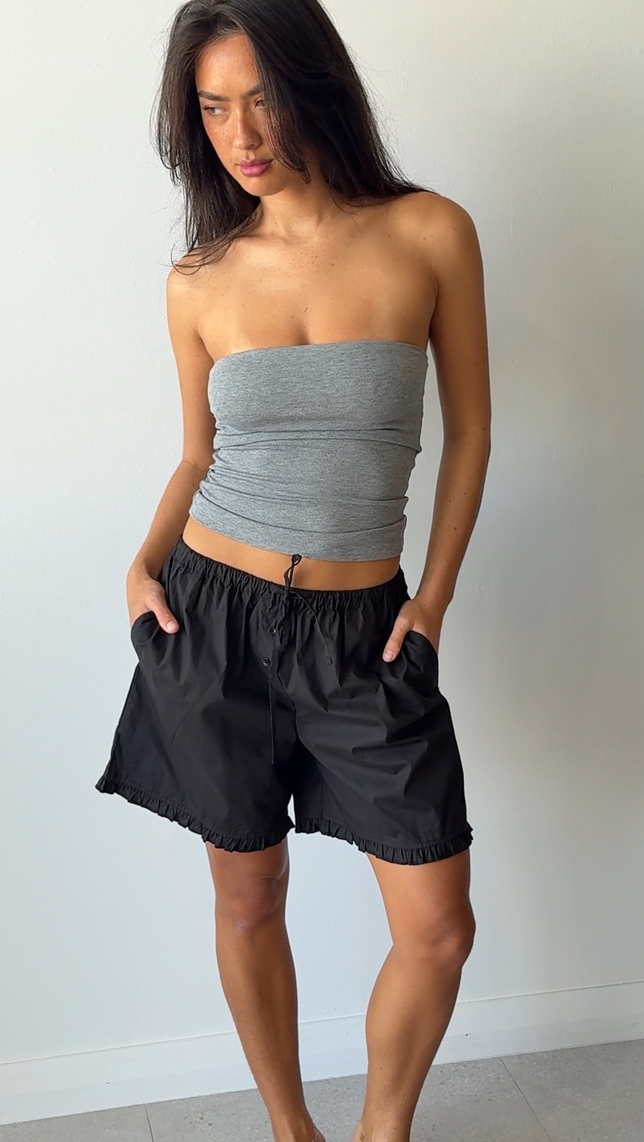FLOUNCE SHORT BLACK