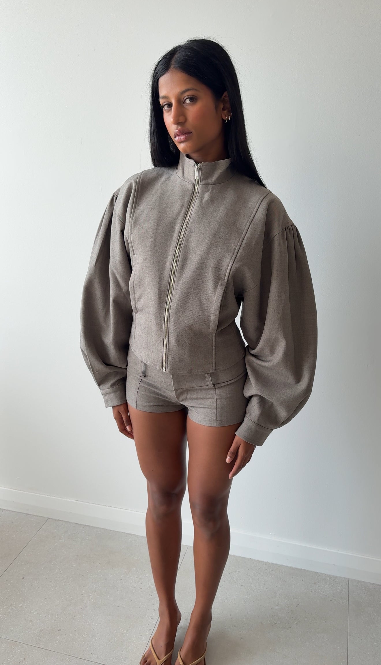 FINCH SHORT WARM GREY