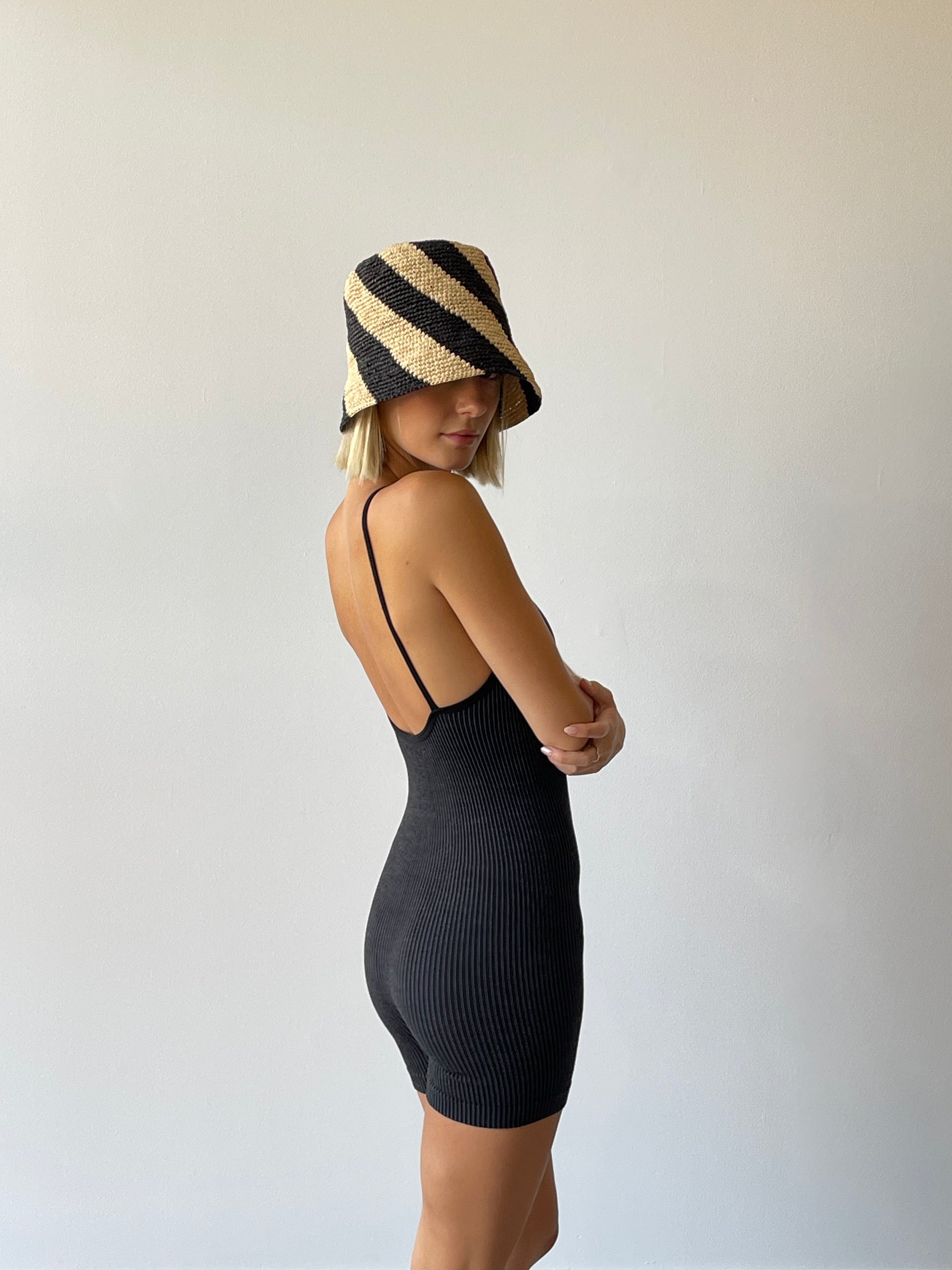 CYLA BUCKET HAT BLACK AND NATURAL SPIRAL