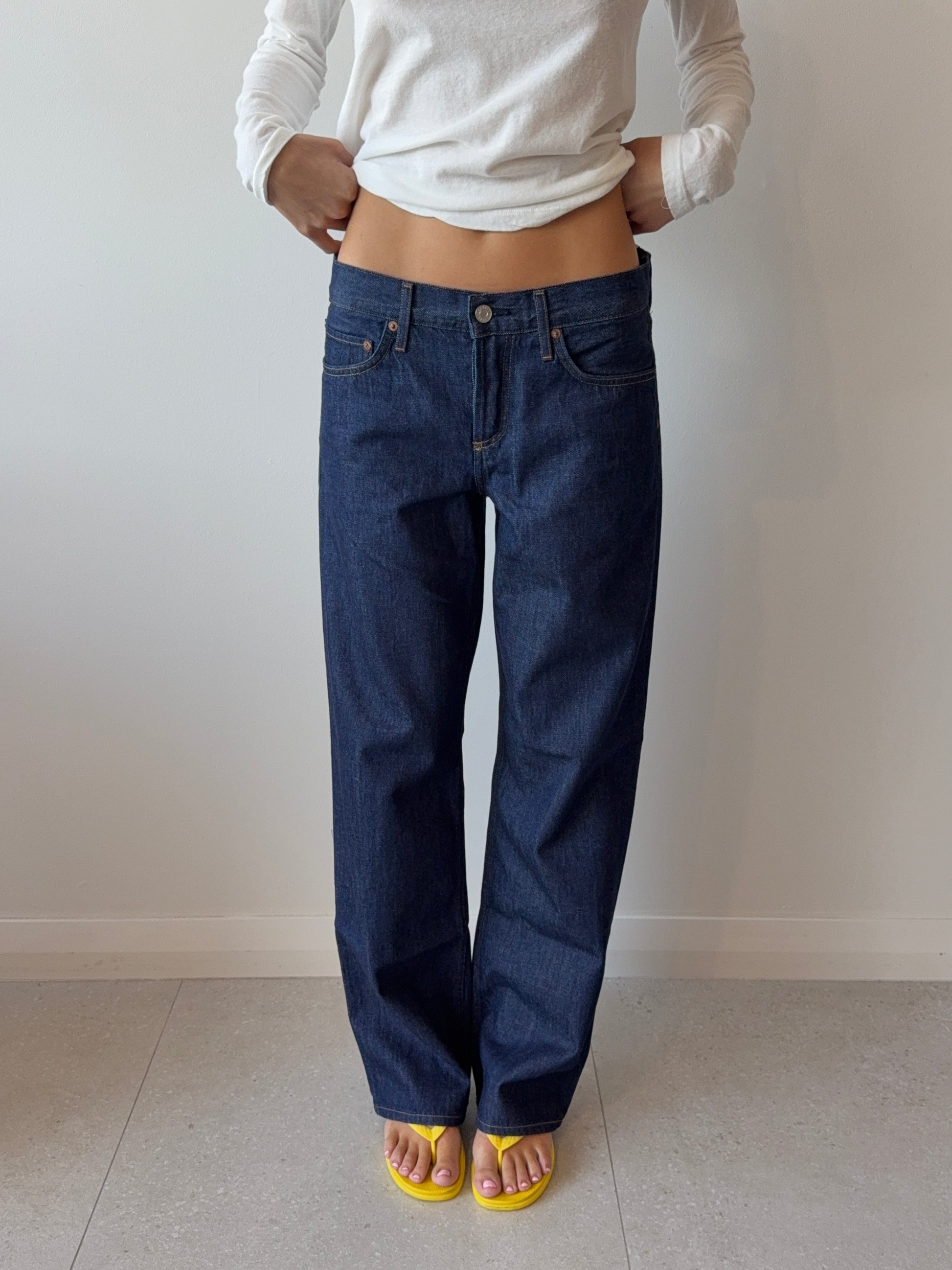 LOW RISE LOOSE JEAN