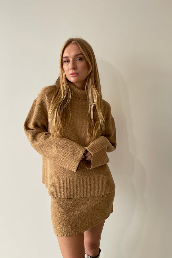 LENORA TURTLENECK TAN - C+M