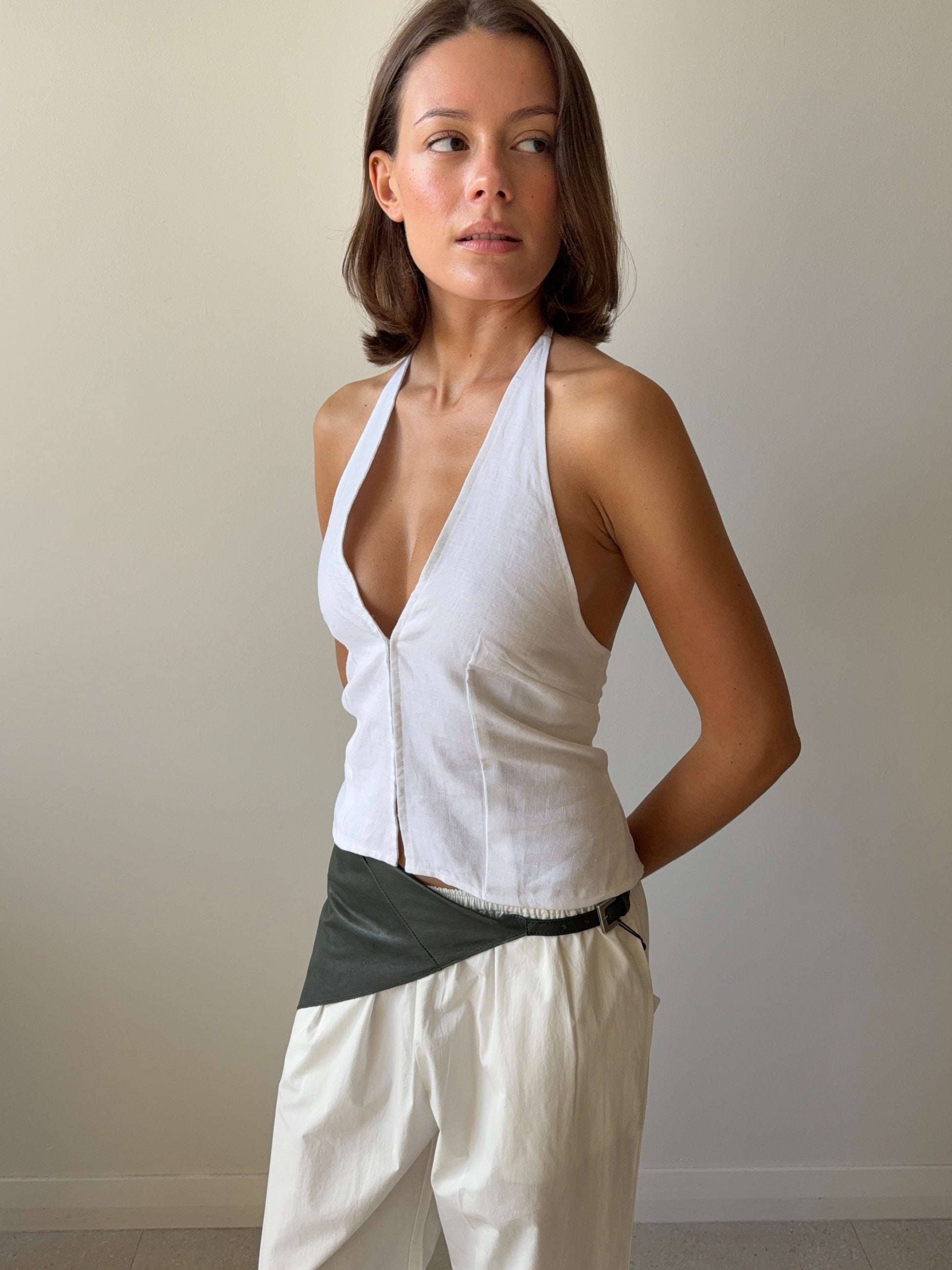 CLOSE HALTER TOP WHITE