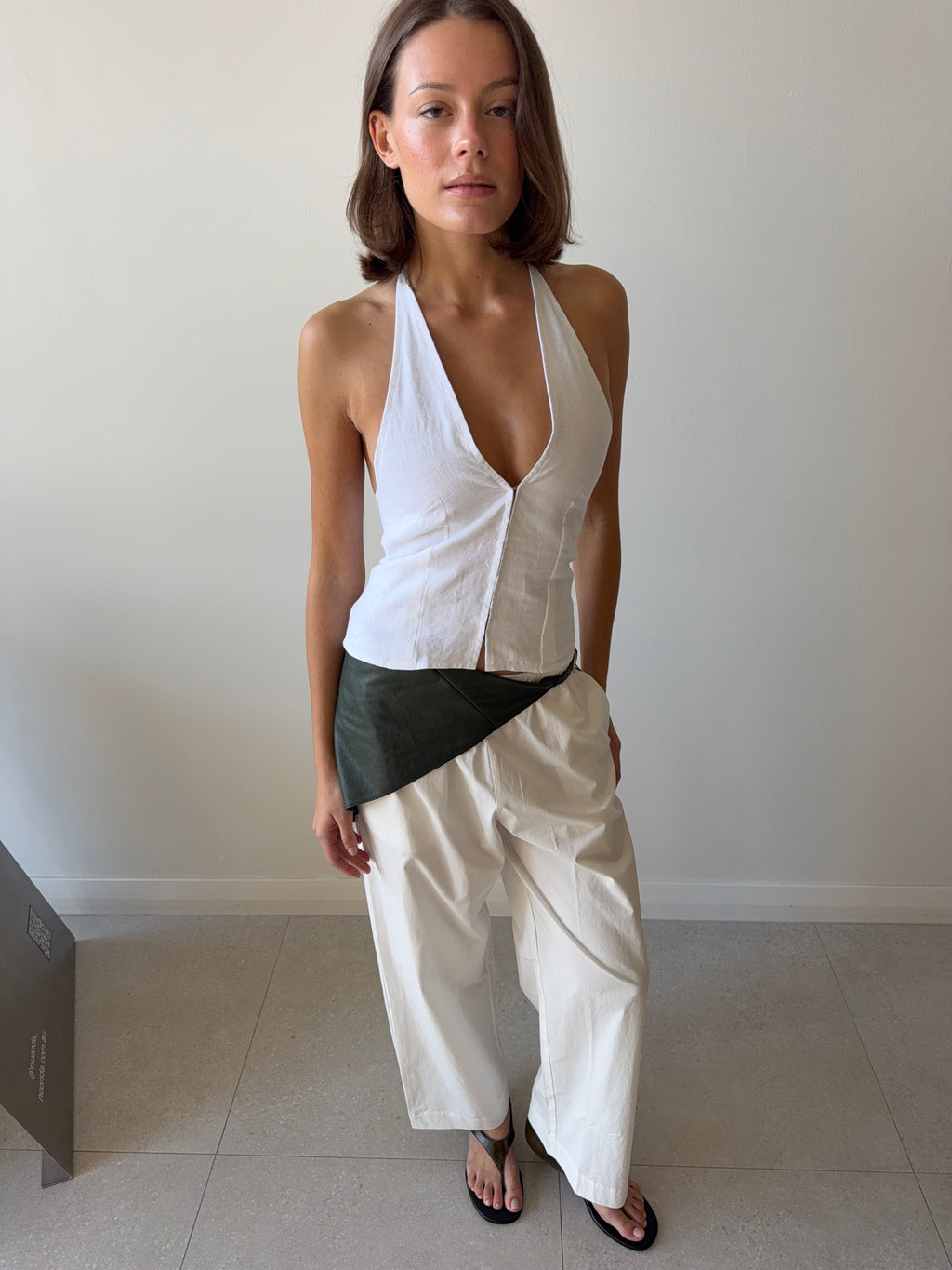 CLOSE HALTER TOP WHITE