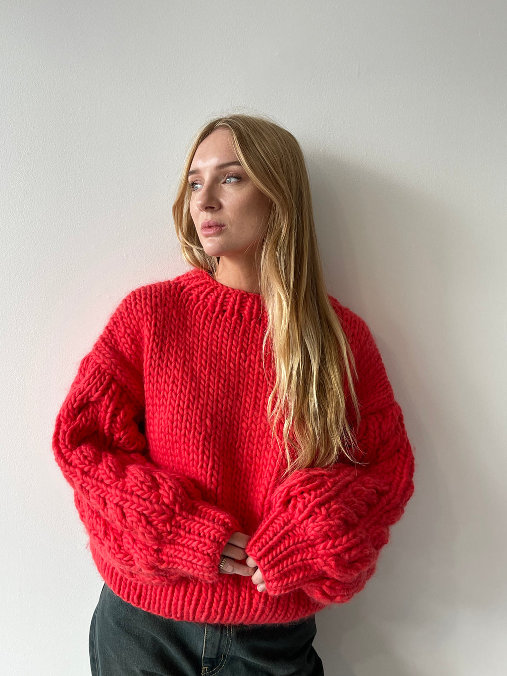 CABLE SLEEVE CREW NECK RED