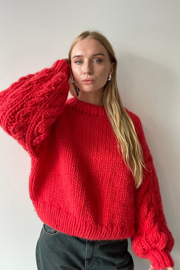 CABLE SLEEVE CREW NECK RED - MR MITTENS