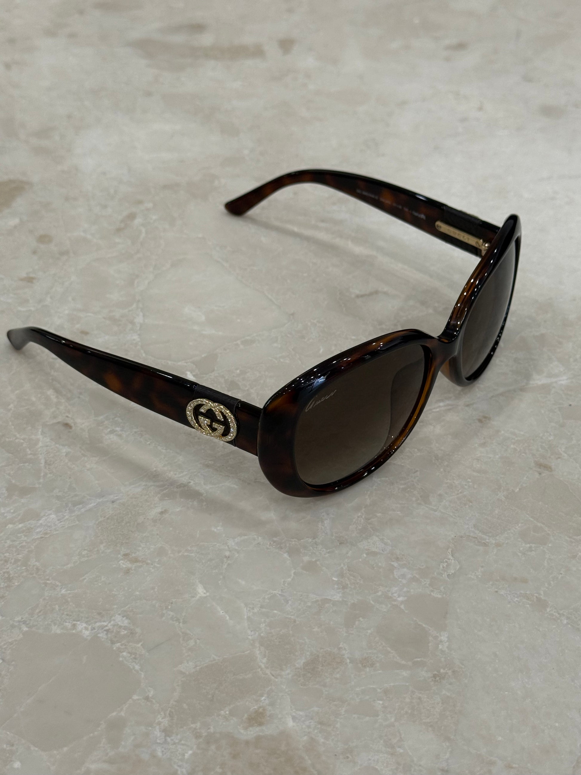 GUCCI INTERLOCKING SUNGLASSES