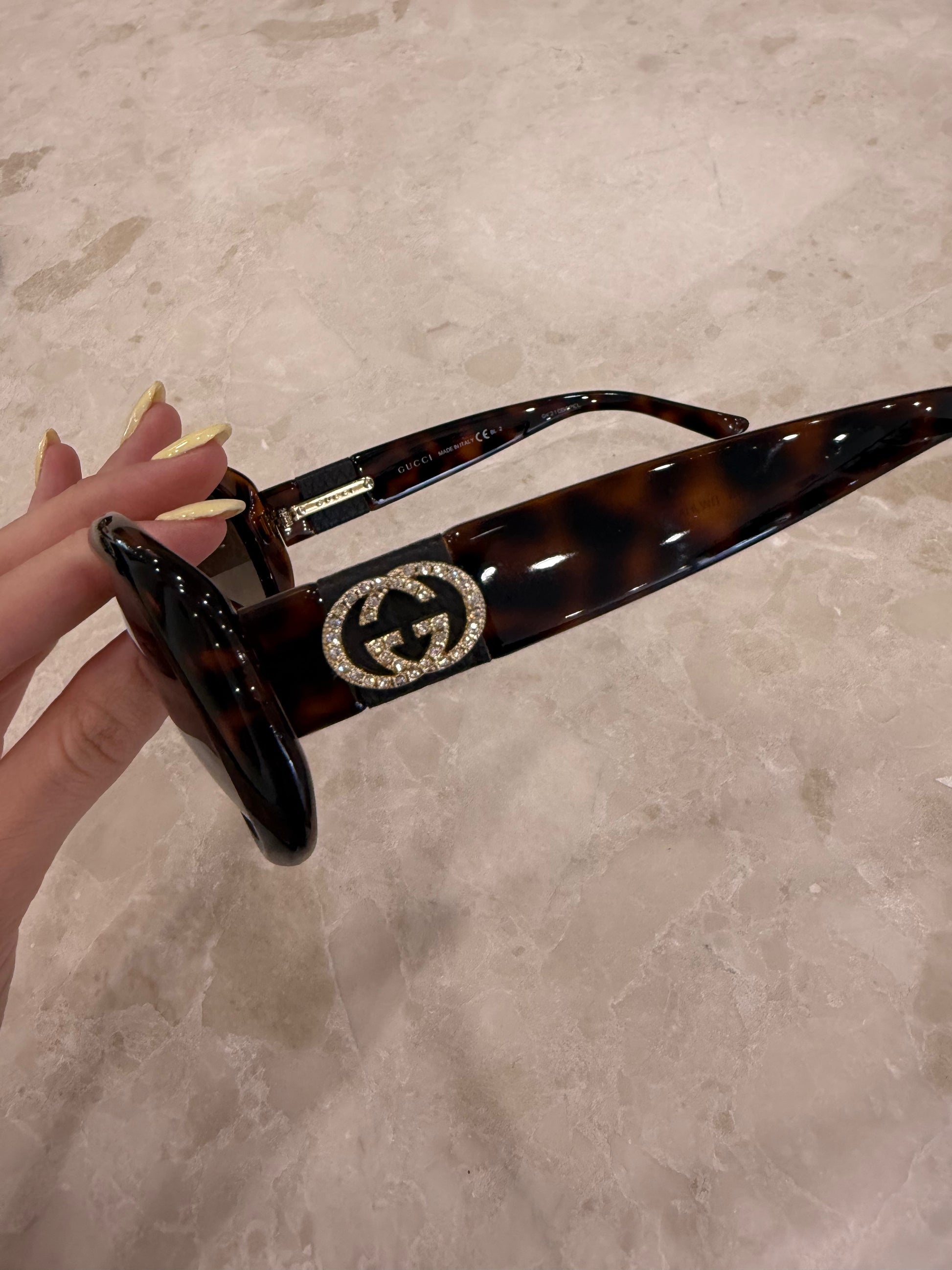 GUCCI INTERLOCKING SUNGLASSES