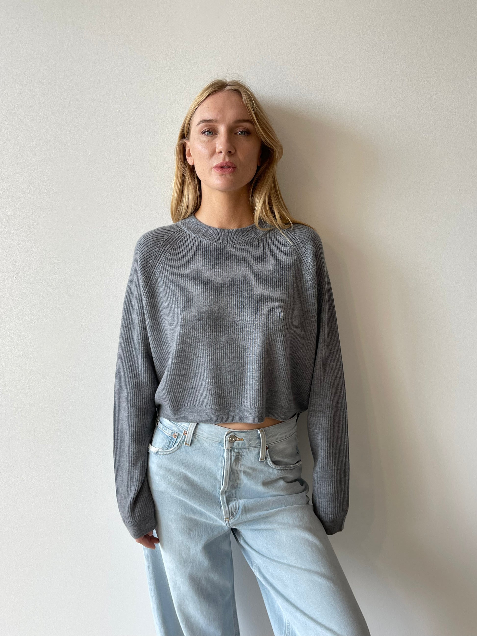 RIBBED CREW NECK CHARCOAL