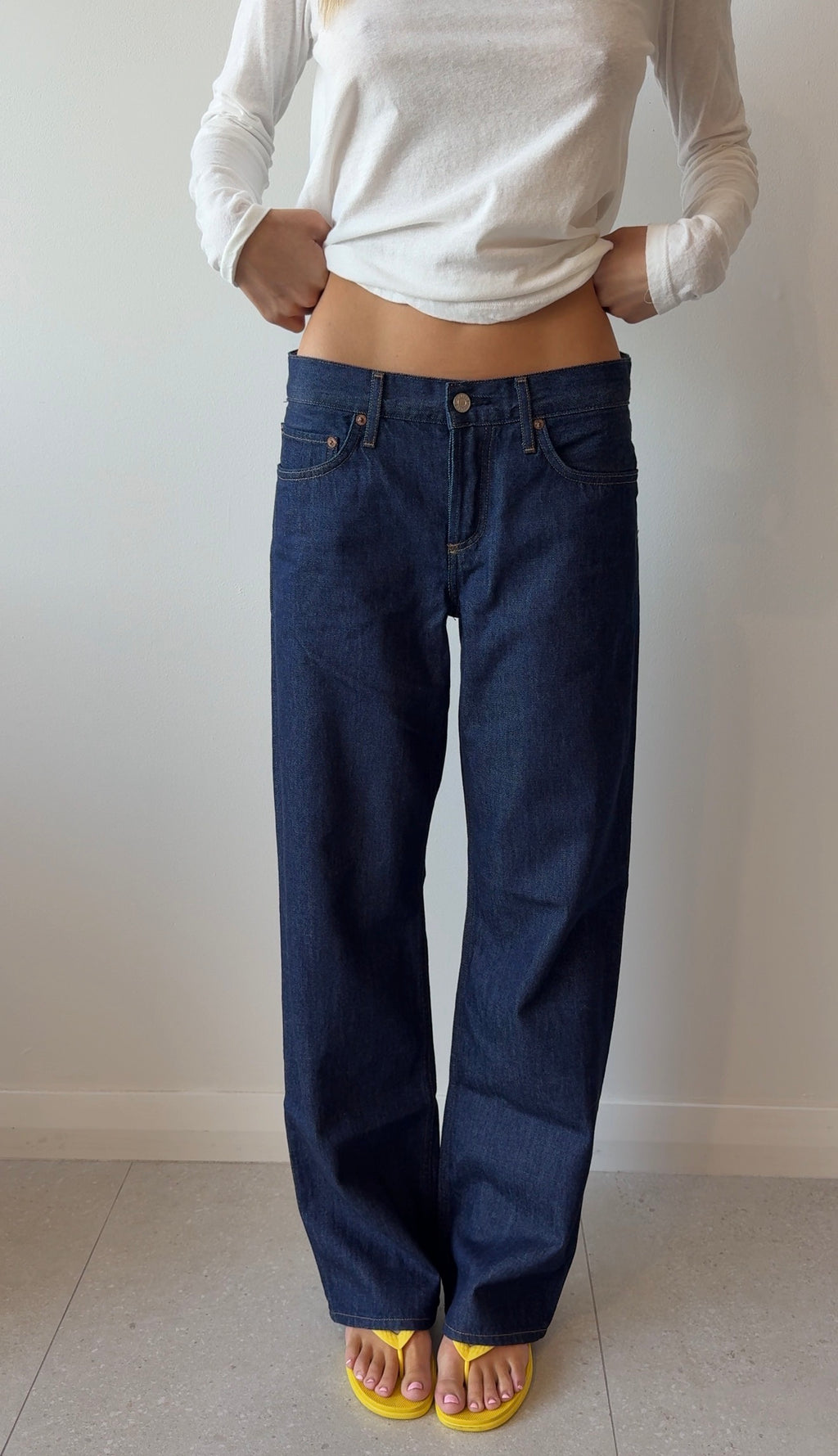 LOW RISE LOOSE JEAN