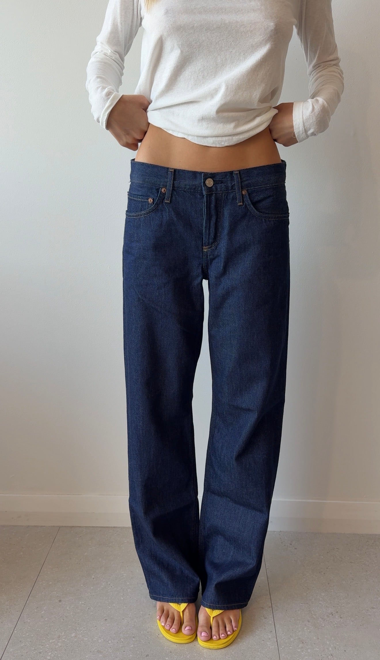 LOW RISE LOOSE JEAN