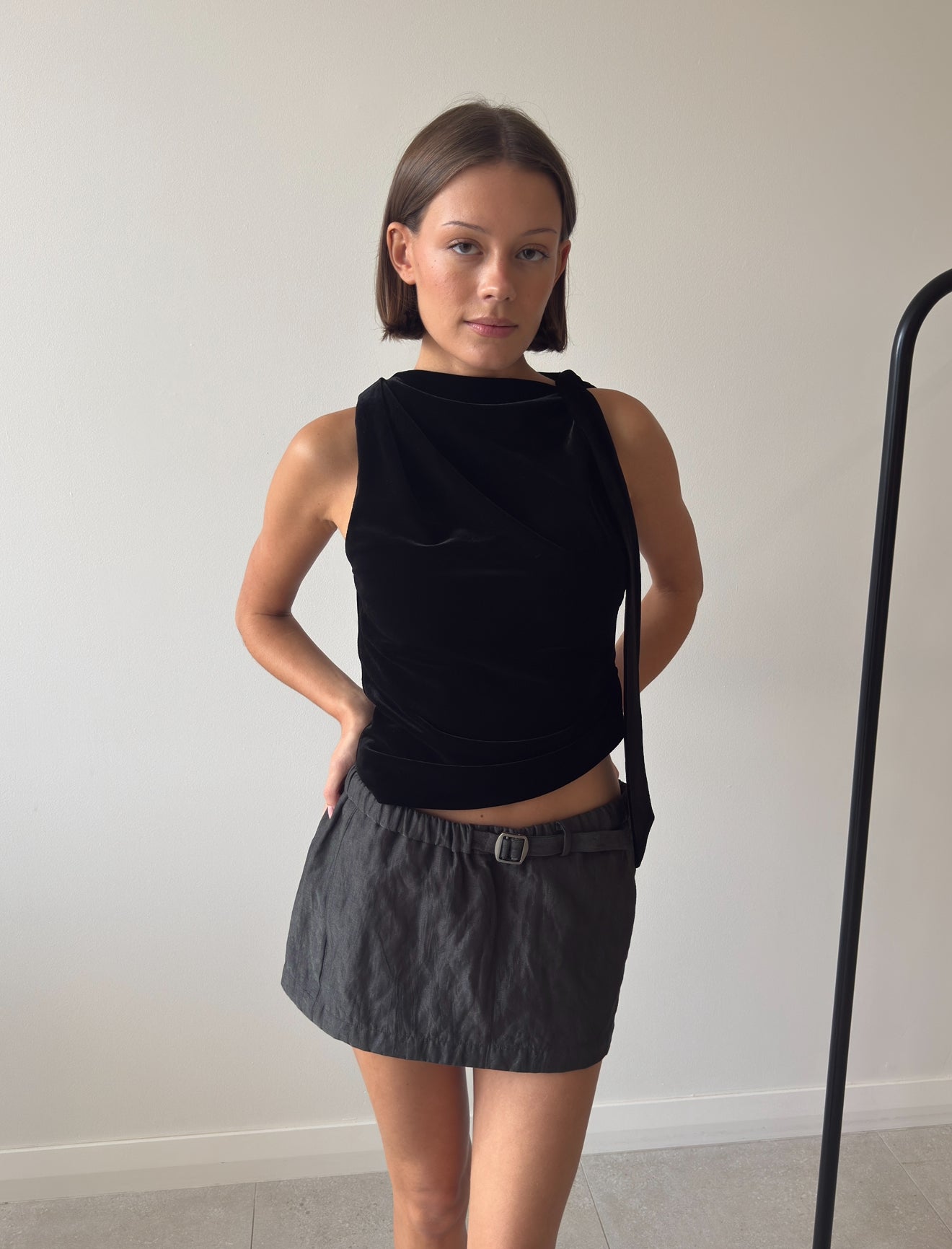 CRUSHED BELTED MINI SKIRT BLACK