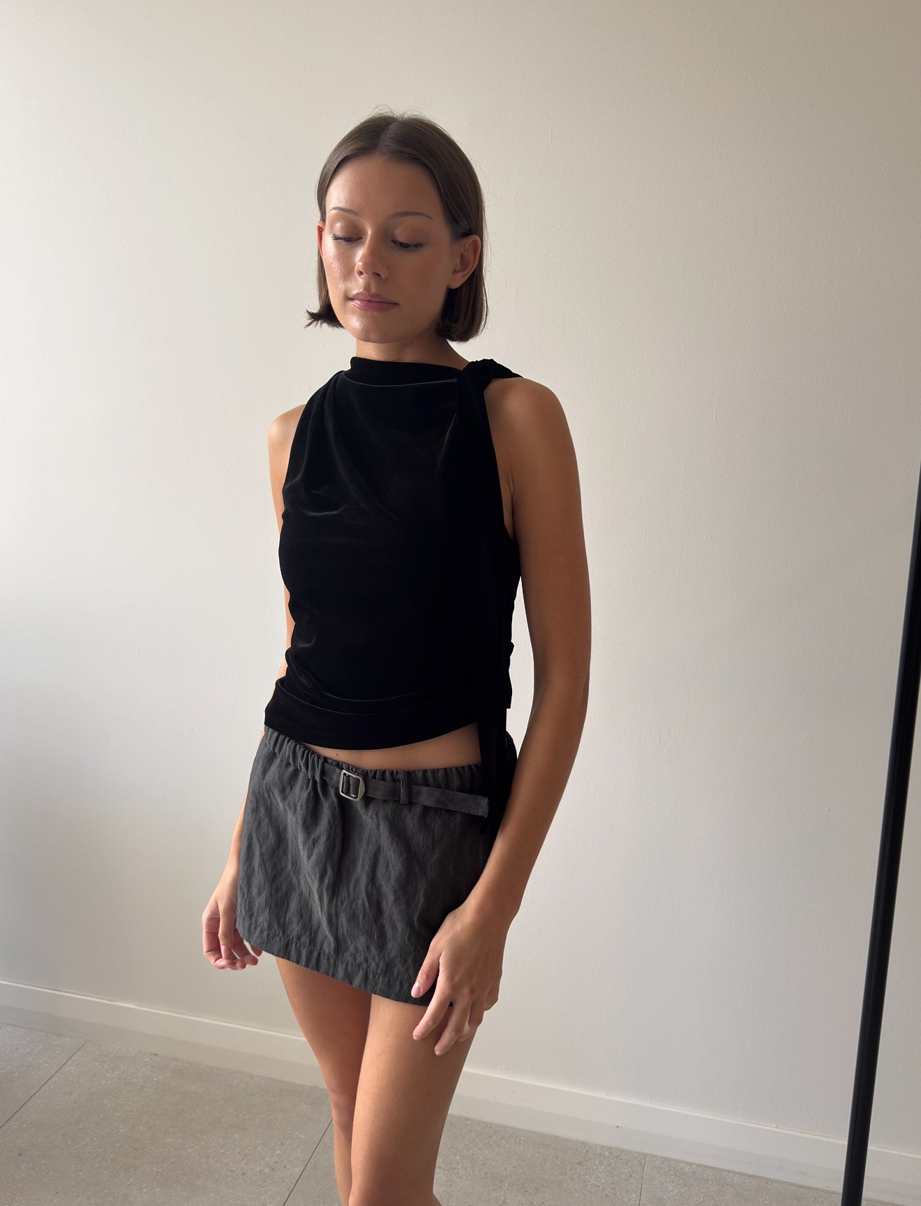 CRUSHED BELTED MINI SKIRT BLACK