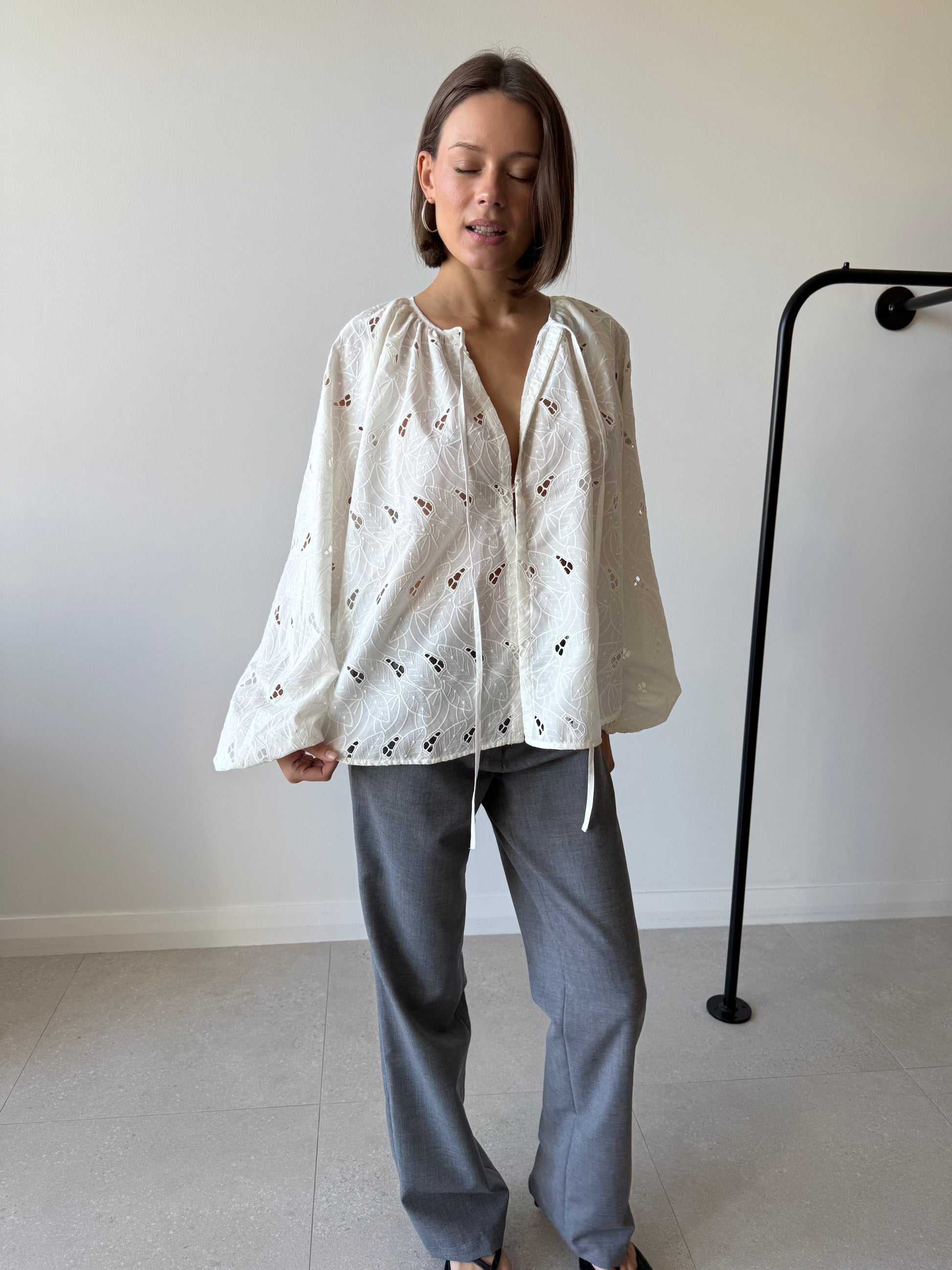 THORA BLOUSE BIRGITTA BRODERIE ANGLAISE WHITE