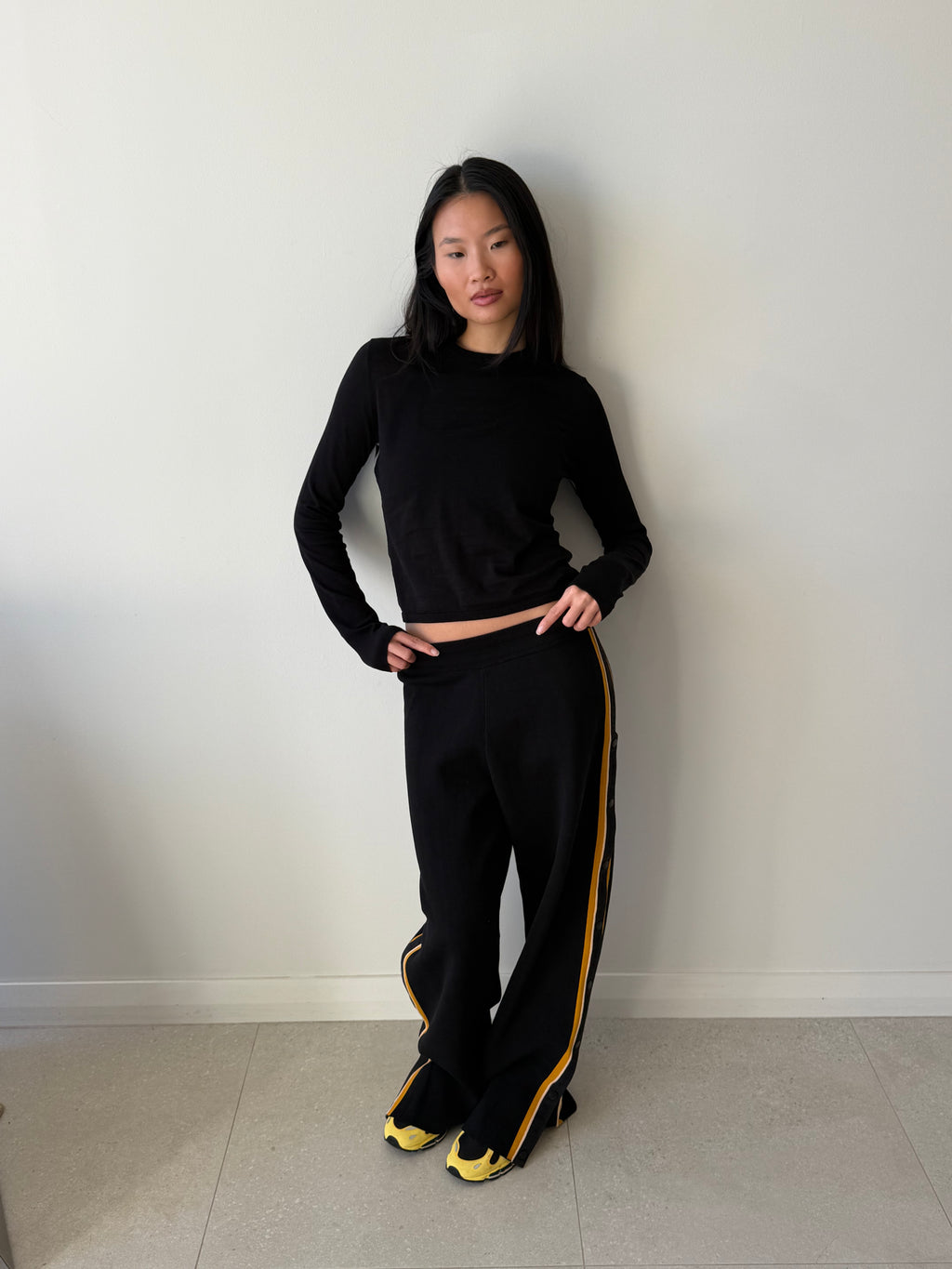 ESSENTIALS LONG SLEEVE TOP BLACK