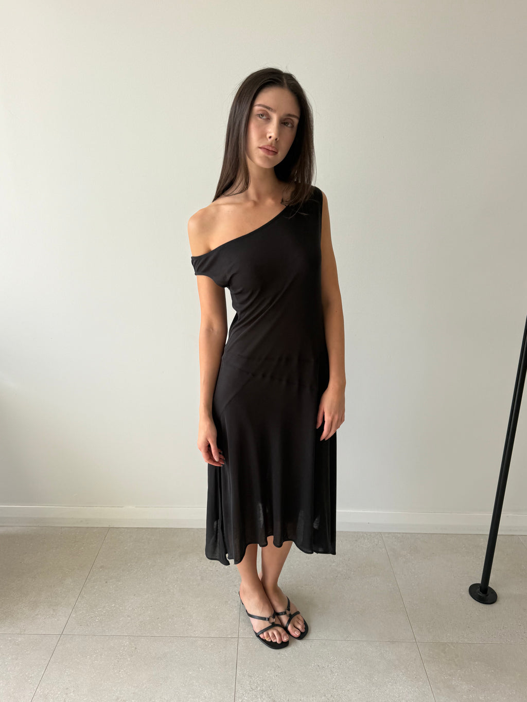 FINE JERSEY OFF SHOULDER DRESS