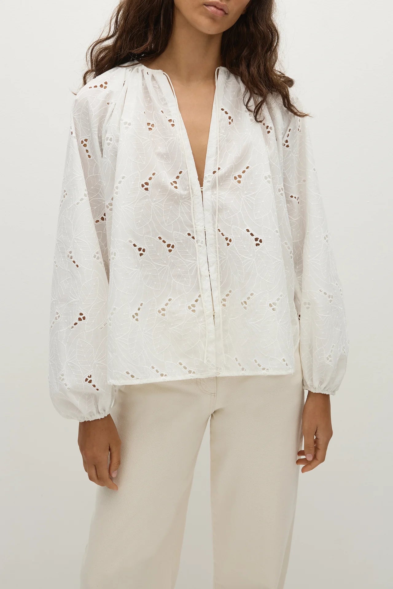 THORA BLOUSE BIRGITTA BRODERIE ANGLAISE WHITE