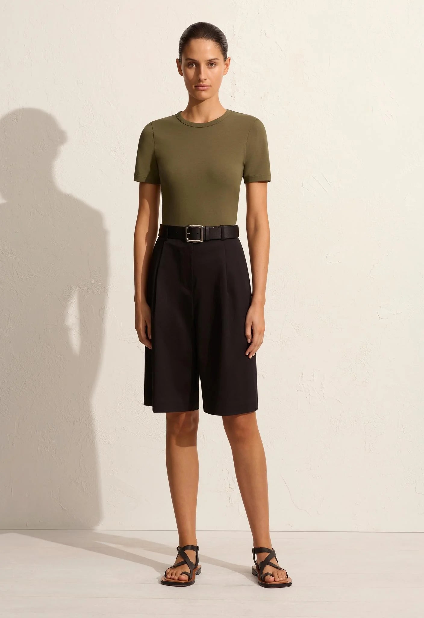 FITTED TEE OLIVE