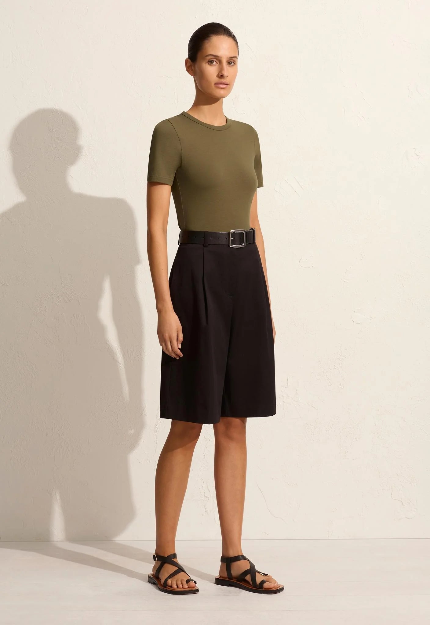 FITTED TEE OLIVE
