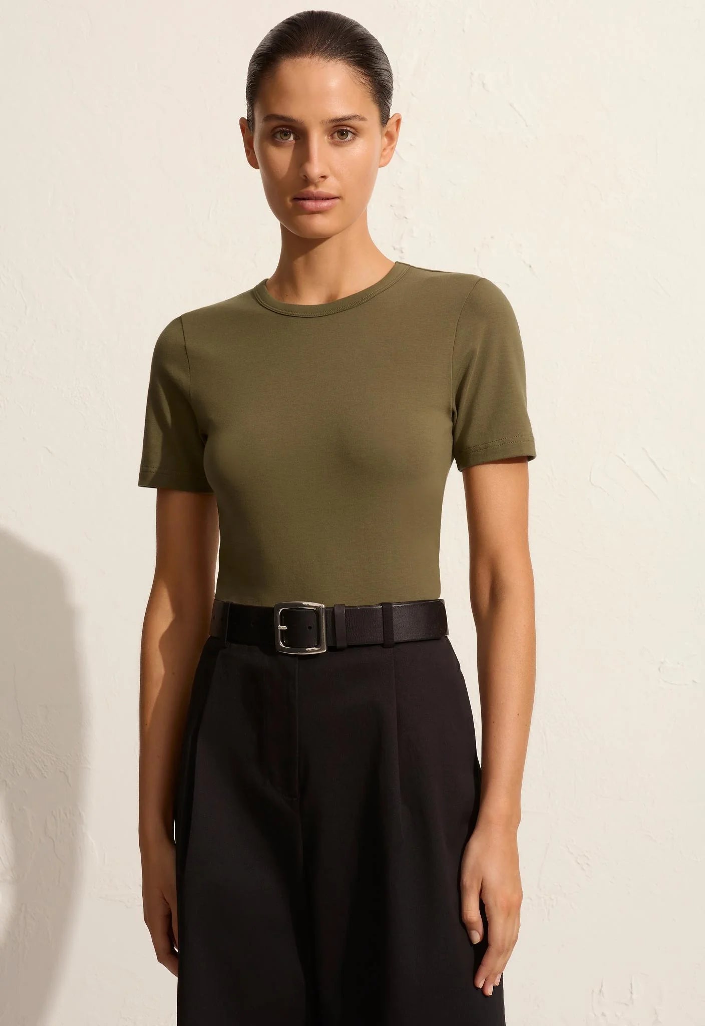 FITTED TEE OLIVE