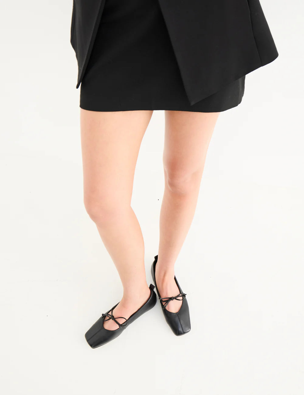 SQUARE TOE FLAT BLACK