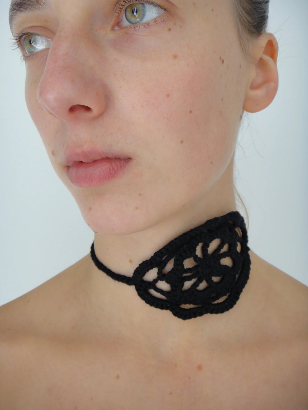 FLOWER CHOKER BLACK