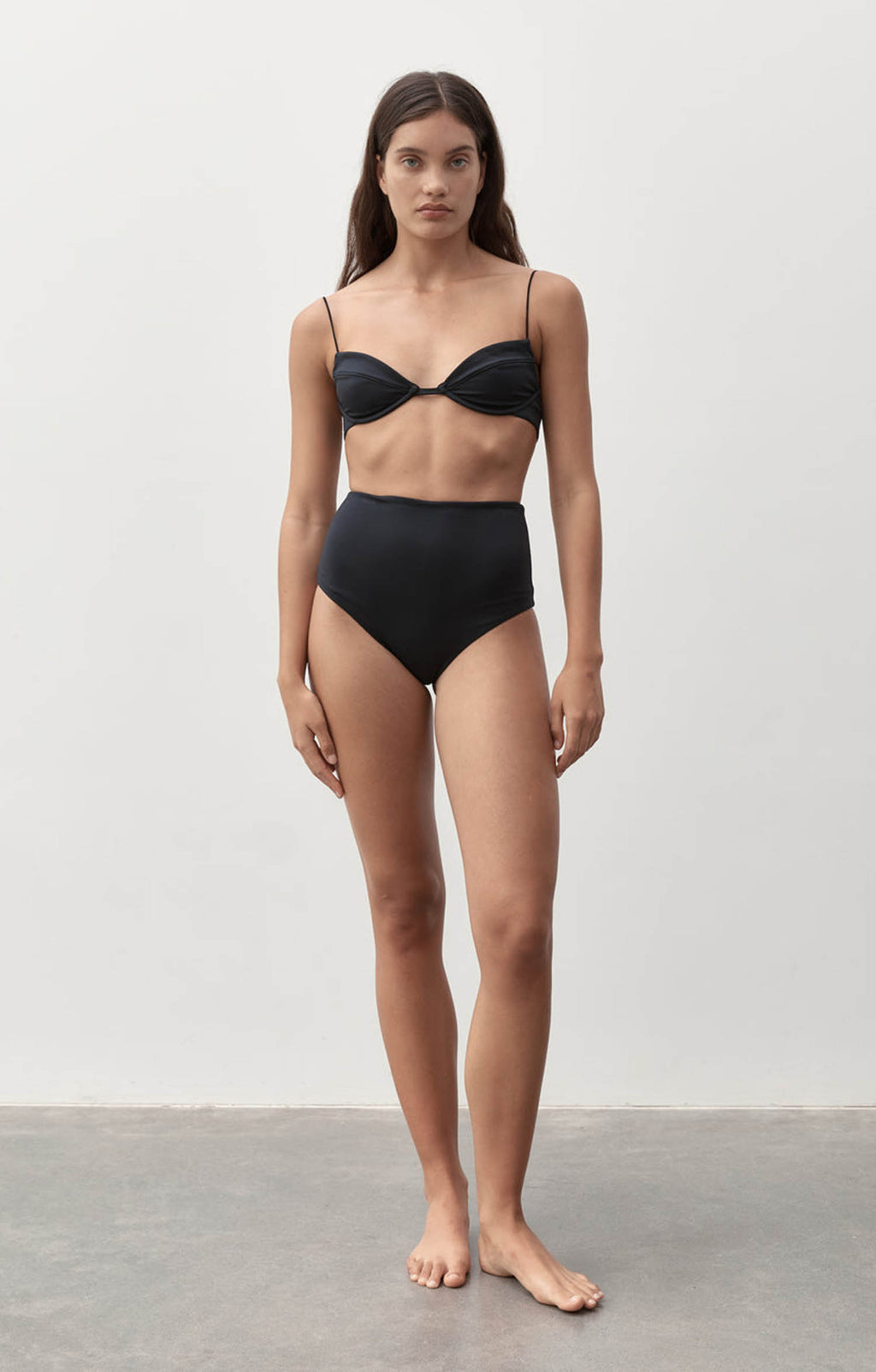 FINE STRAP ALMOND TOP BLACK