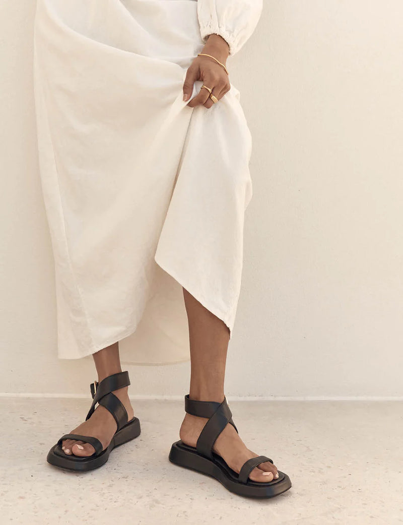 ANKLE WRAP SANDAL BLACK - LA TRIBE